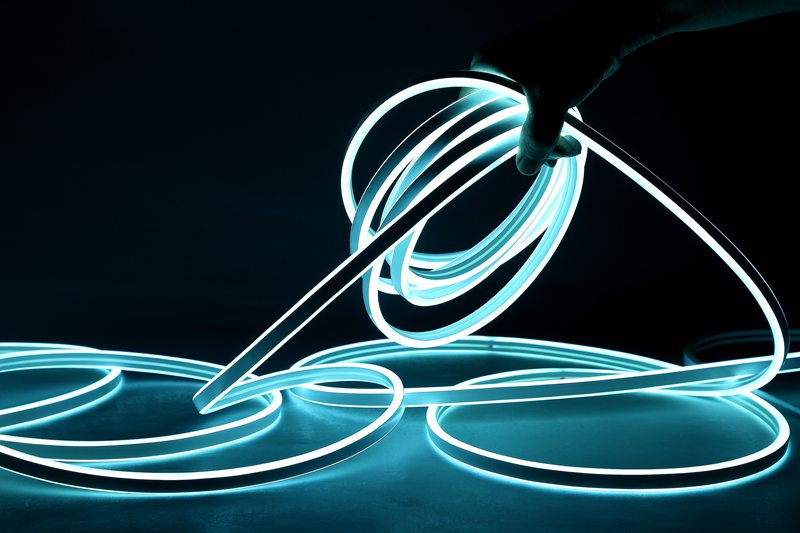 Tira de luz azul de gelo flexível de um lado