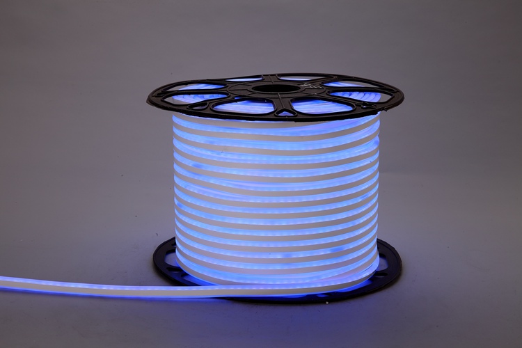 Tira de luz azul flexível de um lado