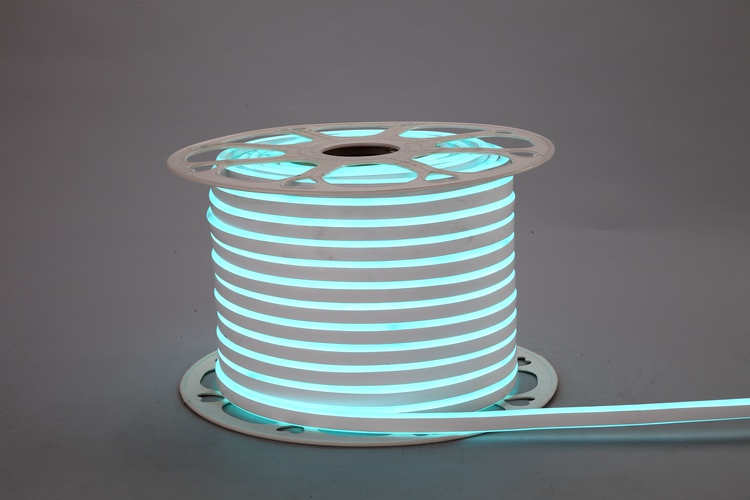 Tira de luz azul de gelo flexível de um lado